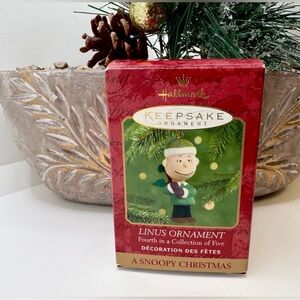 Hallmark Vintage Keepsake Ornament Peanuts Linus Lucy‎ Christmas Collection